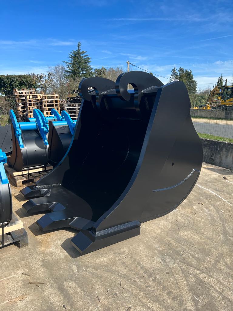 GODET TERRASSEMENT LAME SERRATED 1.70 M CAT 374